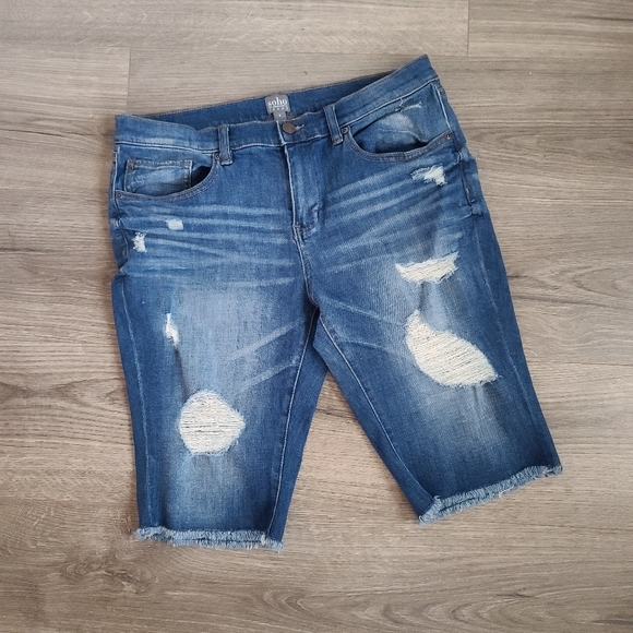 New York & Company Pants - Soho Women's Size 6 High Waisted Bermuda Distressed Dark Wash Shorts